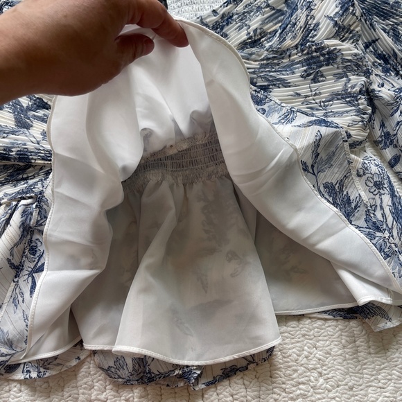 Express Off The Shoulder Top Women's L Blue Floral Balloon Sleeves Pleated - Picture 4 of 10